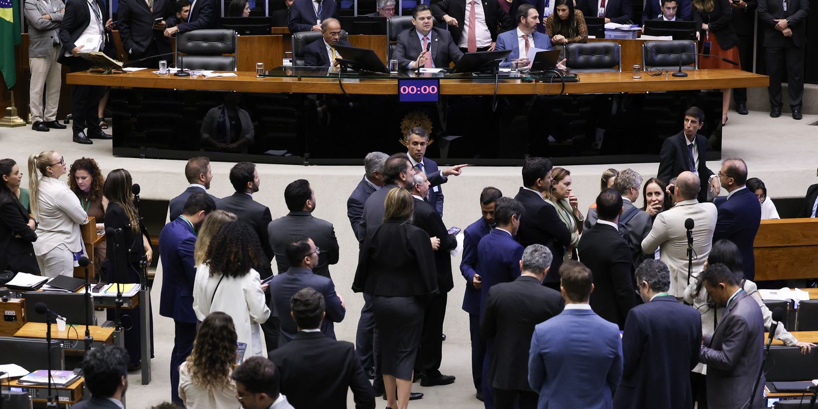 Congresso Nacional Aprova LDO Prevendo Superávit de R$ 34 Bilhões para 2026