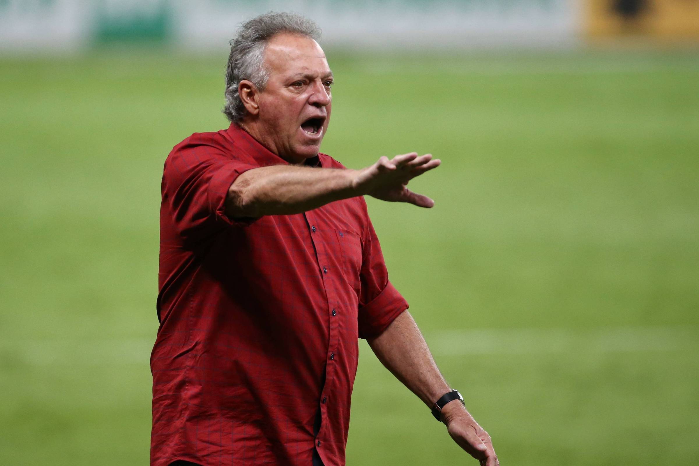 Abel Braga se desculpa por declaração homofóbica em evento esportivo – 01/12/2025 – Esporte