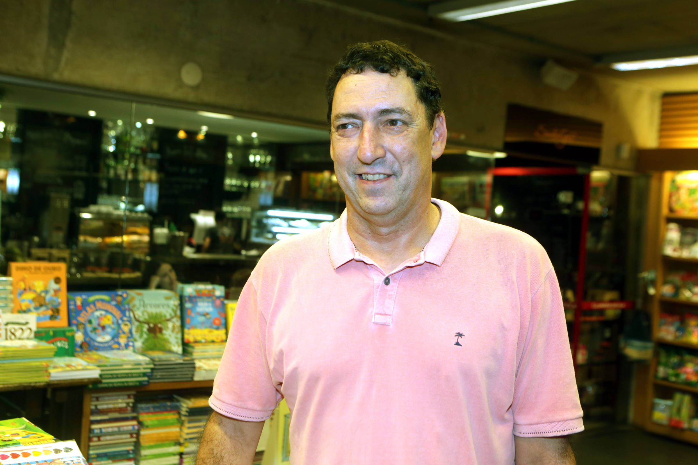 PVC lança livro sobre Pelé e participa de bate-papo esportivo em São Paulo