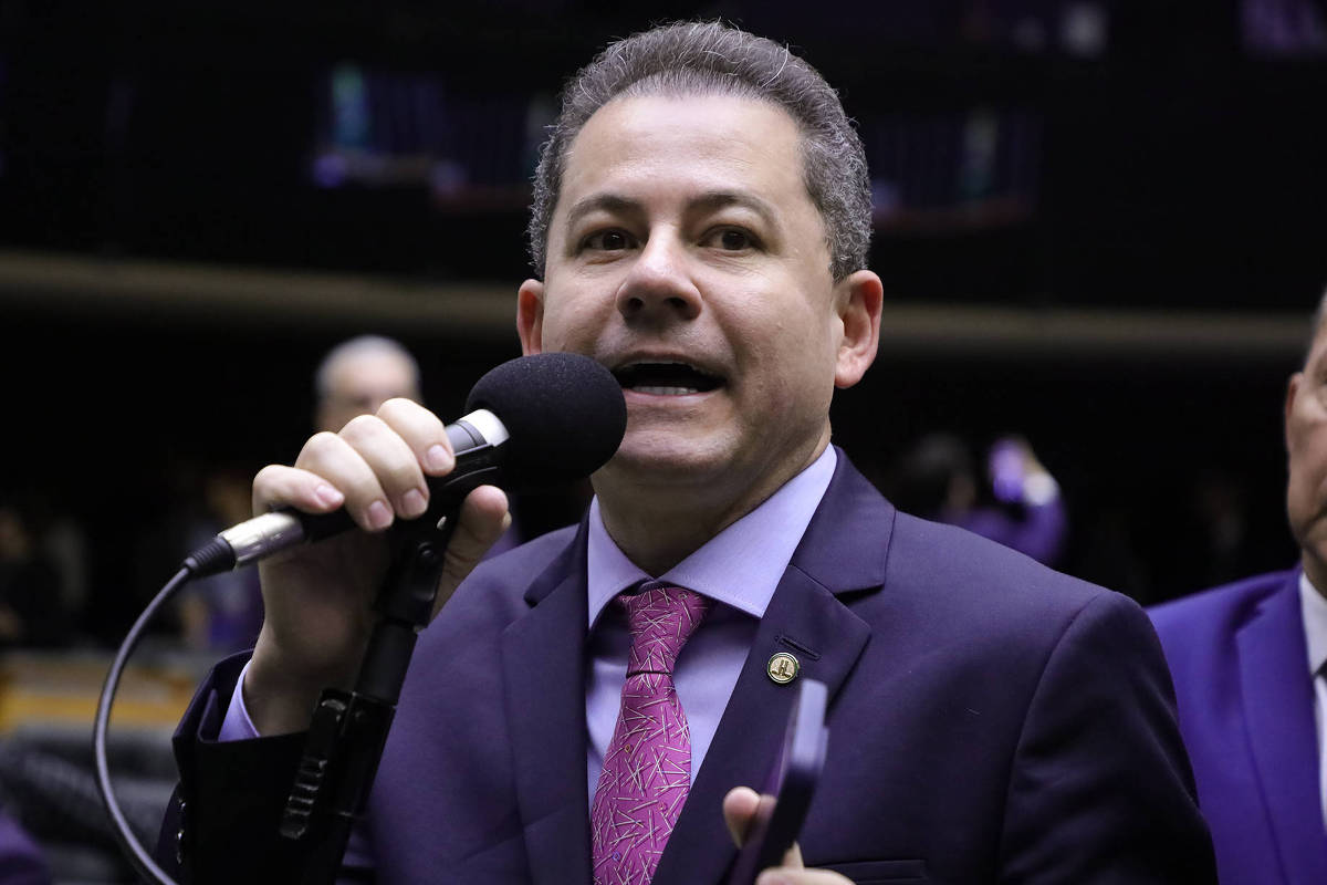 Partido Liberal de São Paulo Discute Filiação de Líder da Bancada Evangélica