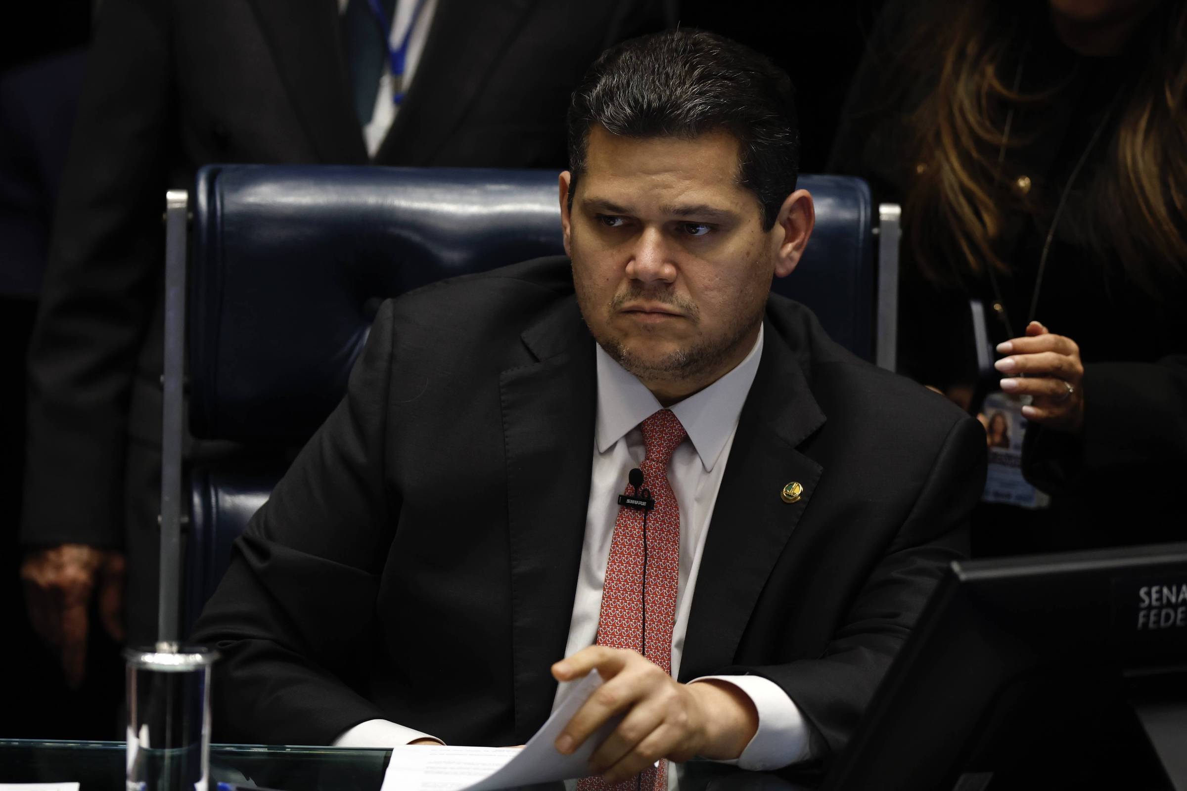 Alcolumbre Busca Controle sobre Indicação de Messias Após Recuo Político – 03/12/2025