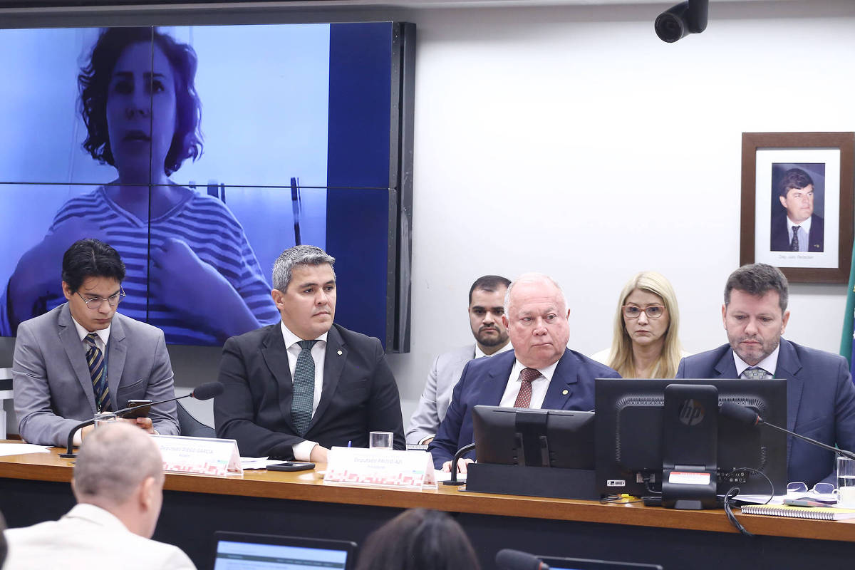 Comissão da Câmara dos Deputados aprova cassação de Carla Zambelli em 10 de dezembro de 2025