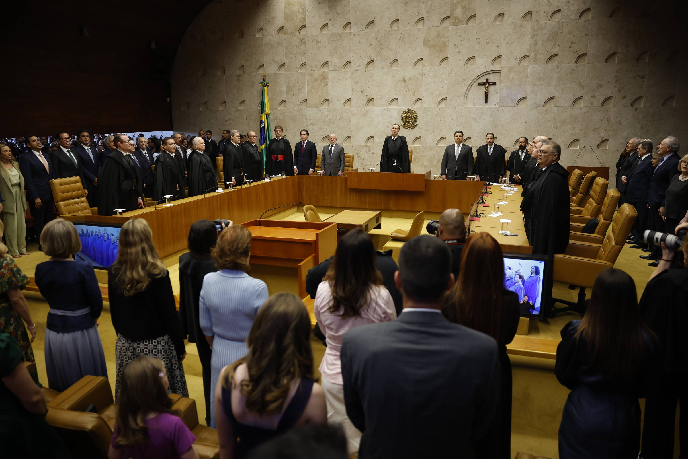 Datafolha Revela Estabilidade na Avaliação do STF e do Congresso em 9 de Dezembro de 2025