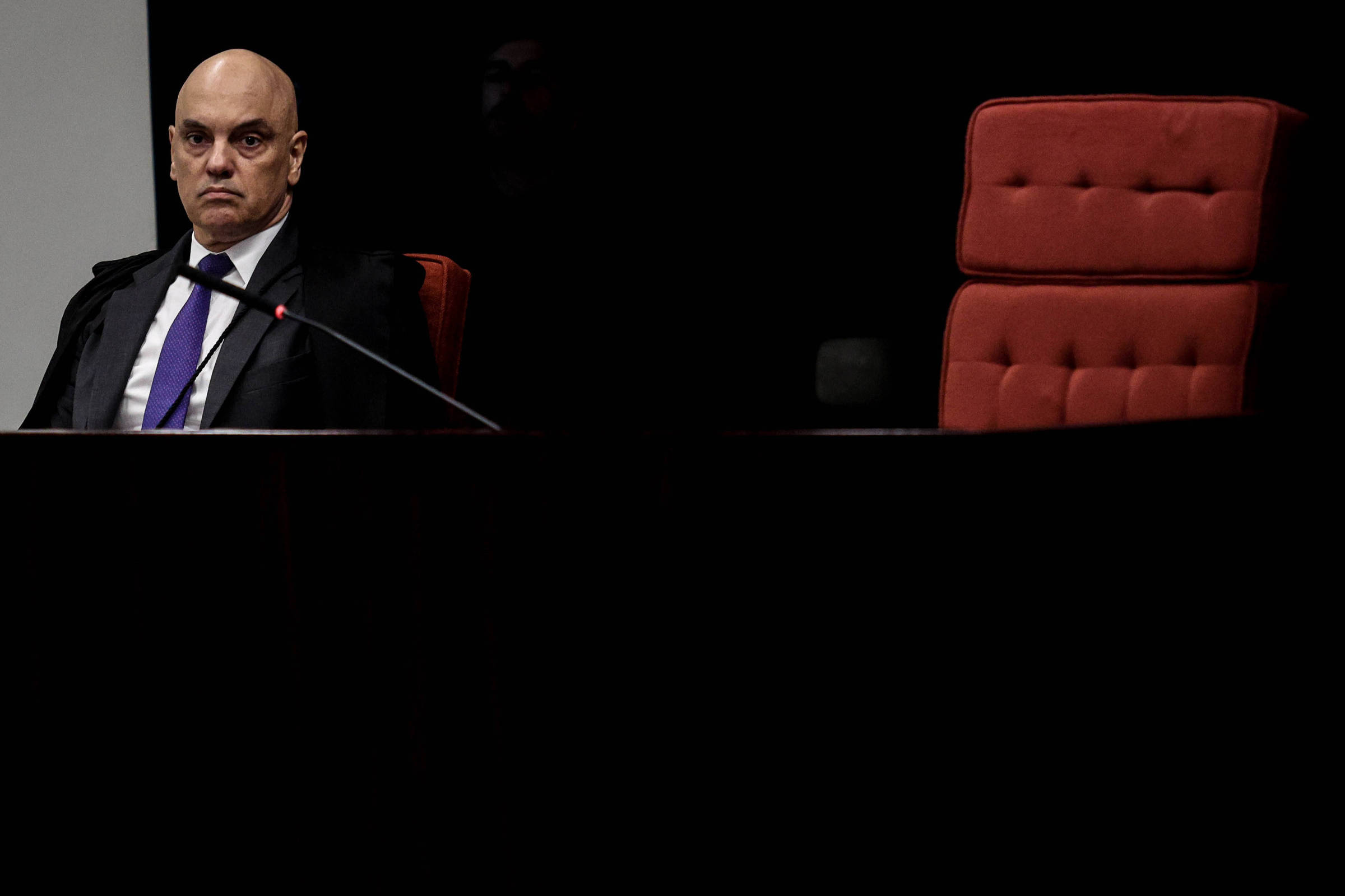 Moraes Determina Perícia sobre Cirurgia de Bolsonaro em Investigação Judicial – 11/12/2025