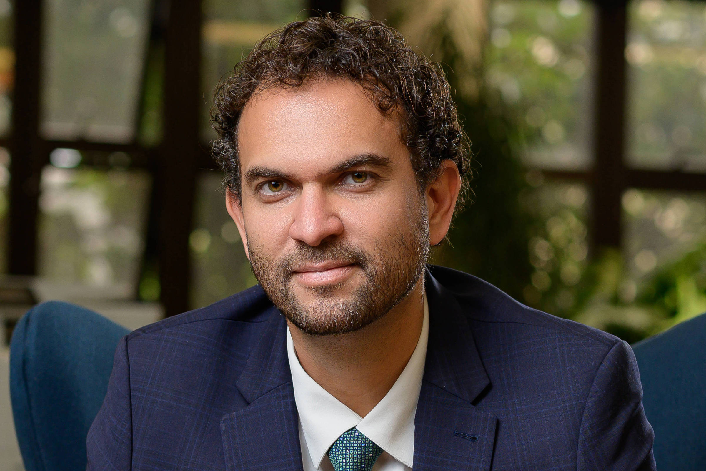 Novo Livro Analisa Retorno do Brasil a Valores de Três Décadas Atraso – 30/11/2025