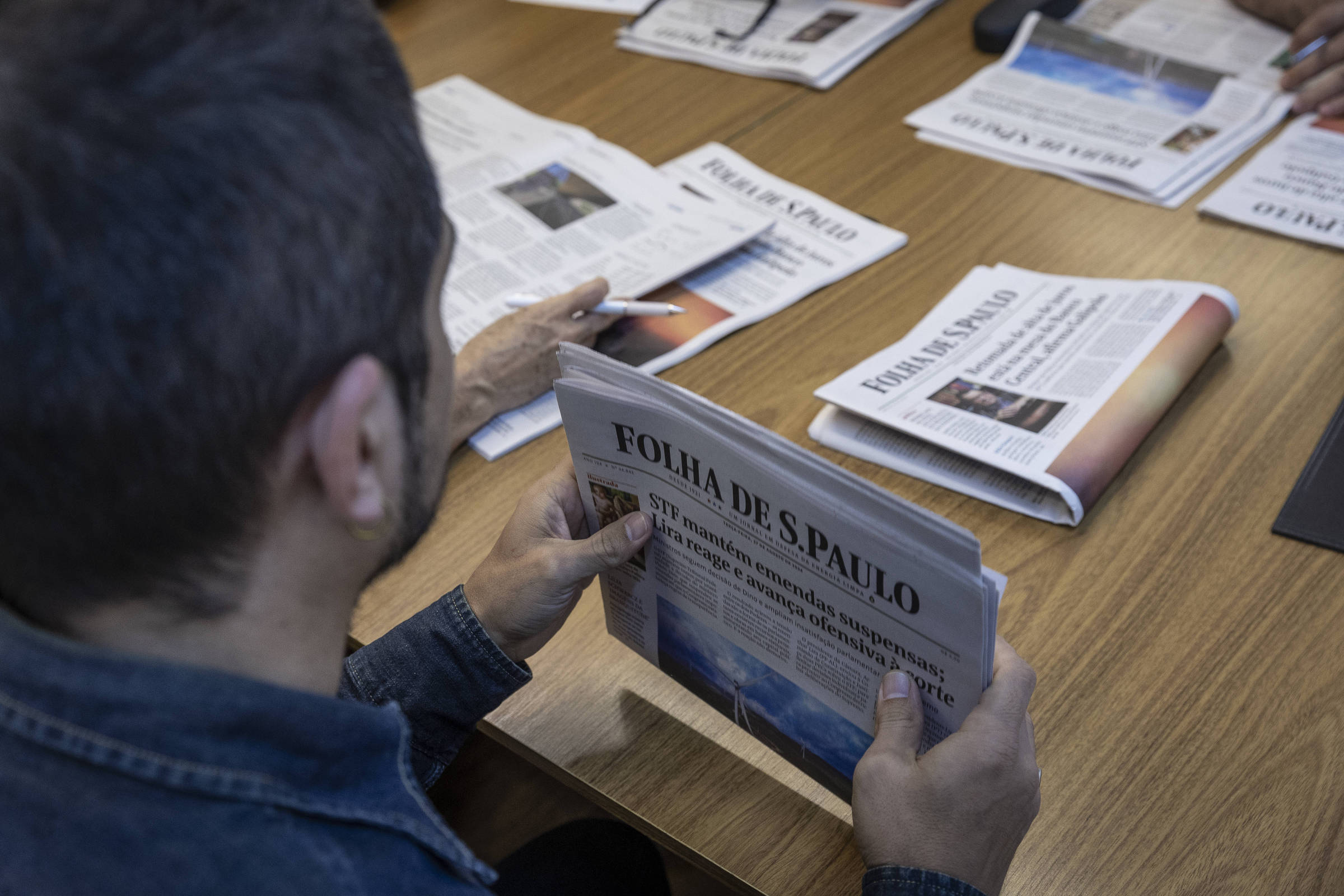 ANJ Homenageia Folha e Jornais Centenários em Evento Político – 03/12/2025