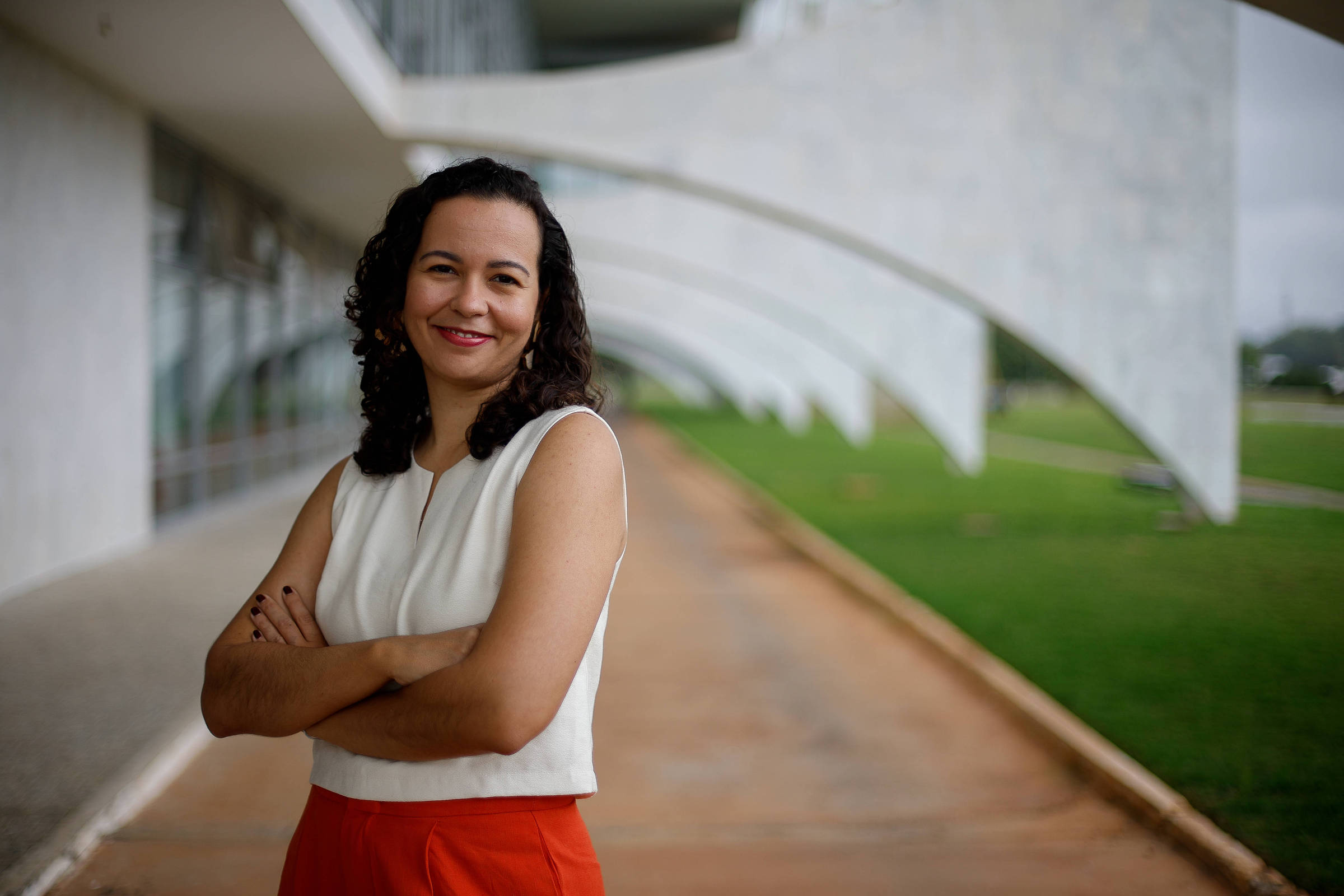 Nina Santos Defende Uso de Redes Sociais em Pro da Democracia em 08 de Dezembro de 2025