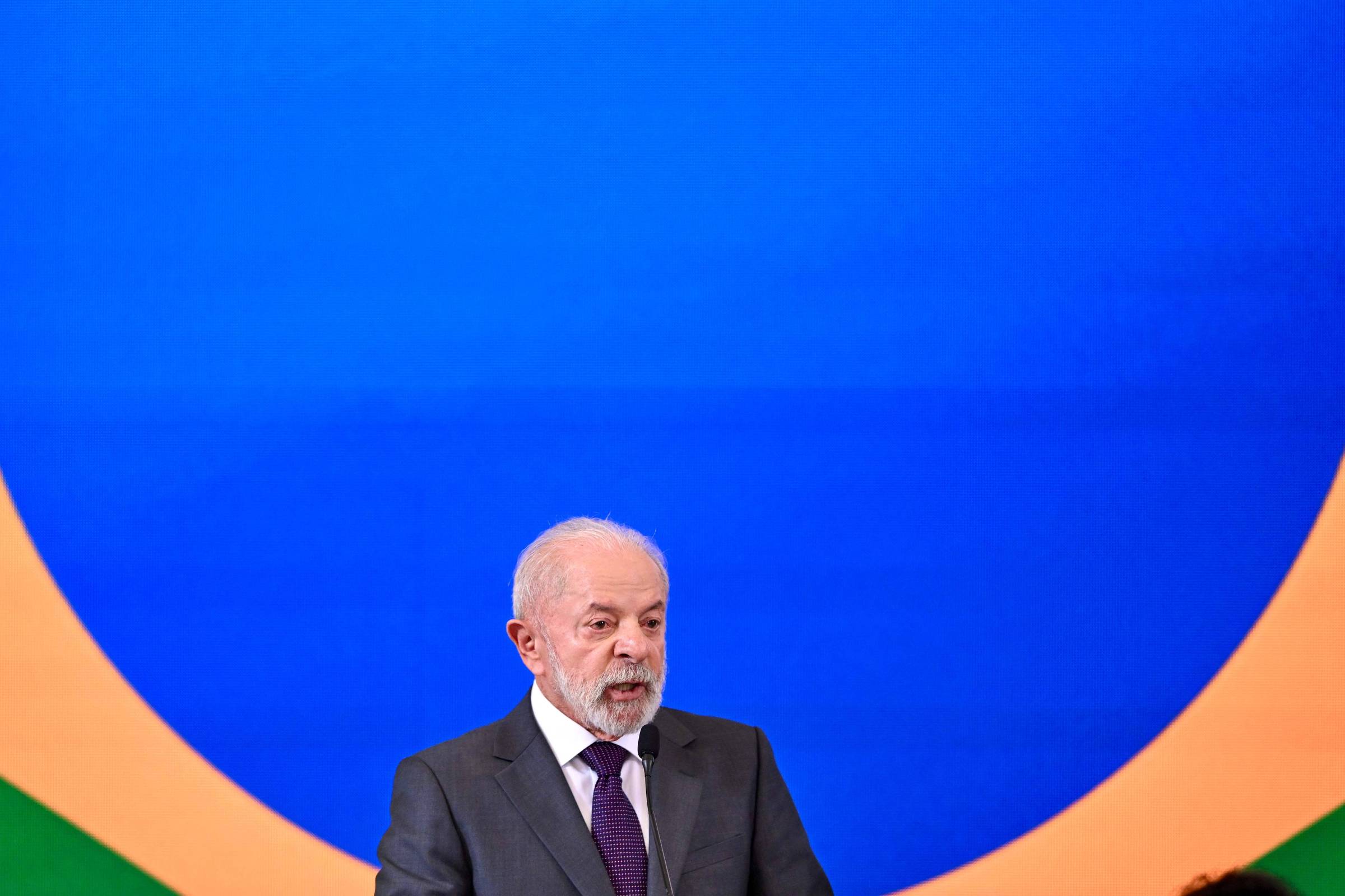 Lula Comenta sobre Emendas em Debate Político, Classificando-as como Sequestro e Erro Histórico – 04/12/2025 – Poder