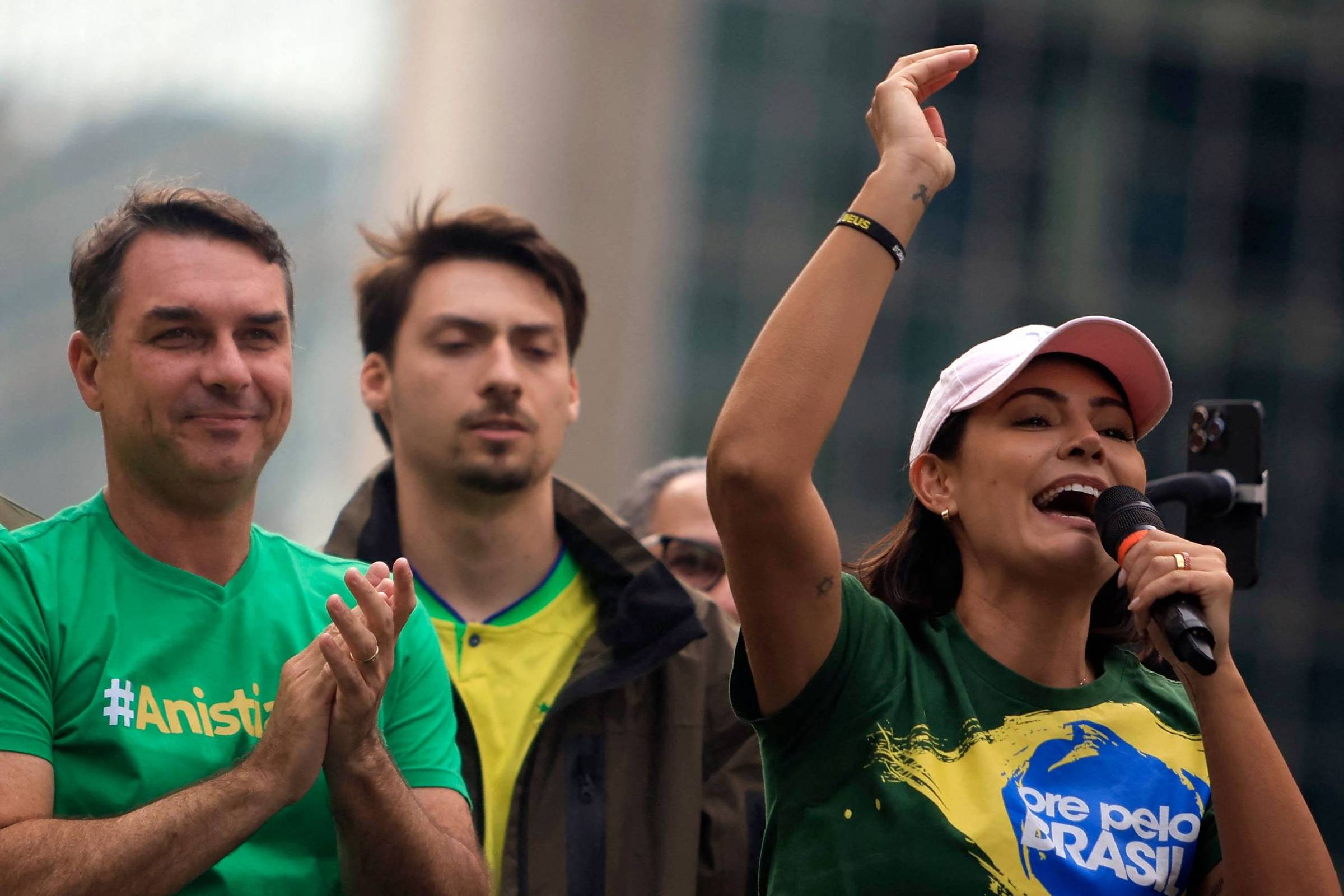 Datafolha: Apenas 8% da População Acredita que Bolsonaro Deveria Apoiar Flávio, Revela Pesquisa – 06/12/2025 – Poder