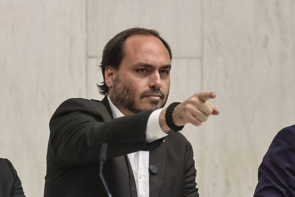 Carlos Bolsonaro Renuncia ao Cargo de Vereador no Rio de Janeiro em 11 de Dezembro de 2025