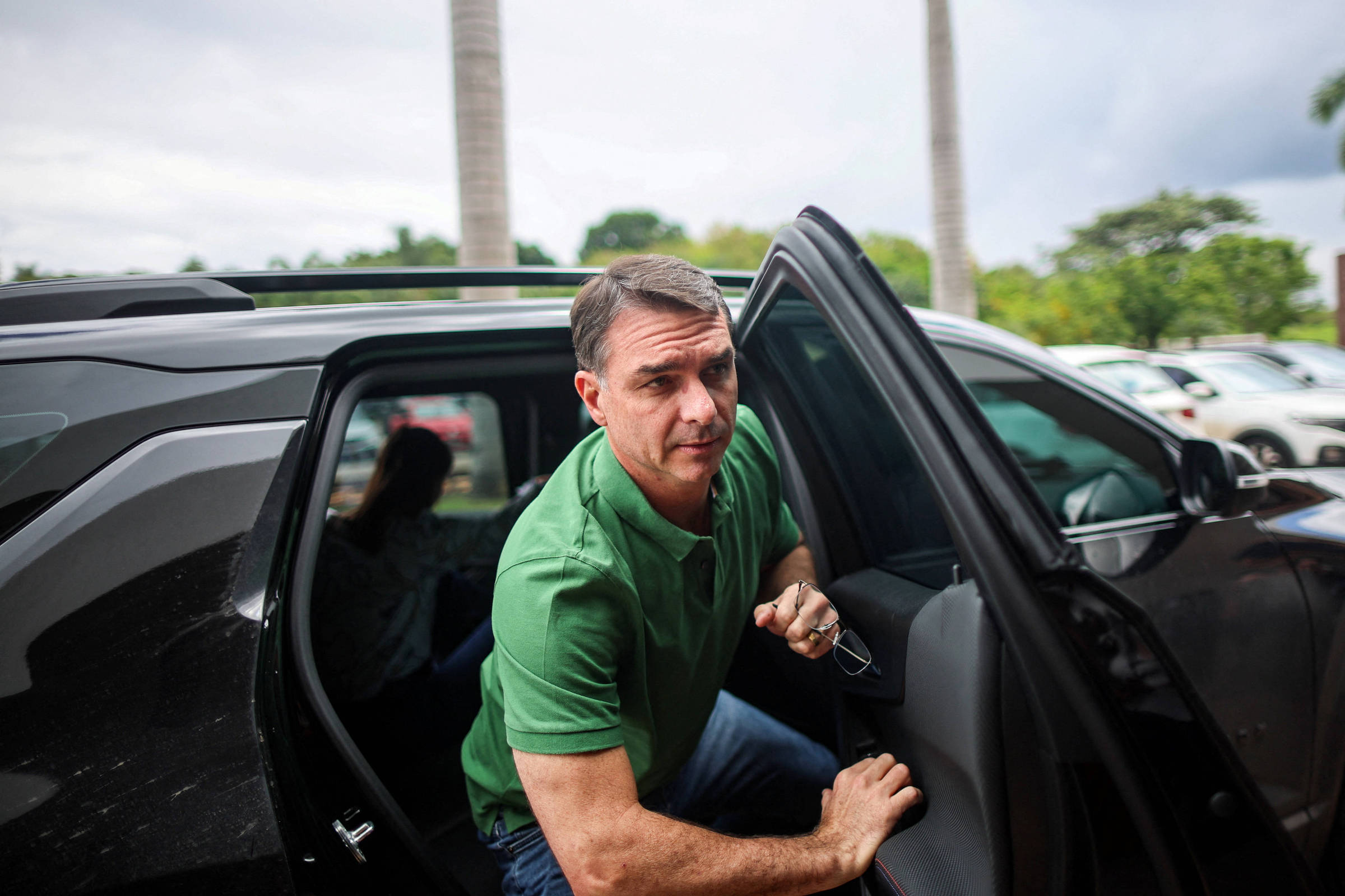 Flávio Anuncia Condições para Retirada de Candidatura em 07 de Dezembro de 2025