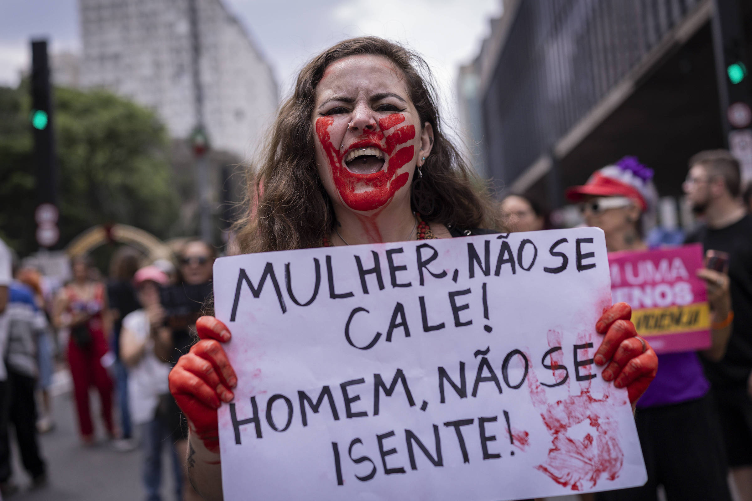 Painel discute estratégias para combater a misoginia online em evento realizado em 08 de dezembro de 2025