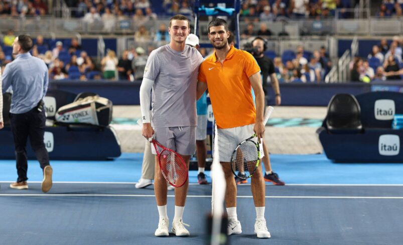 João Fonseca e Carlos Alcaraz se enfrentam em amistoso no dia 22 de dezembro de 2025