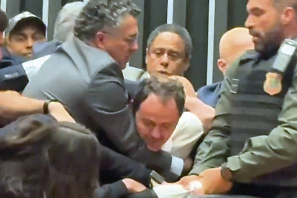 “Vice-líder de Lula Afirma que Motta se Tornou Refém da Ultradireita” – 10/12/2025 – Painel