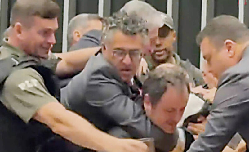 Deputados Realizam Exame de Corpo de Delito Após Retirada Forçada de Glauber da Câmara