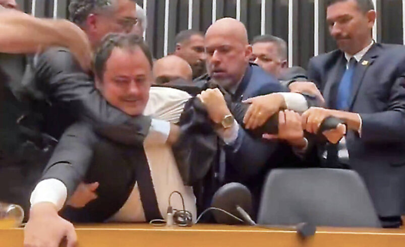 Motta Não Comenta Censura a Jornalistas em 10 de Dezembro de 2025