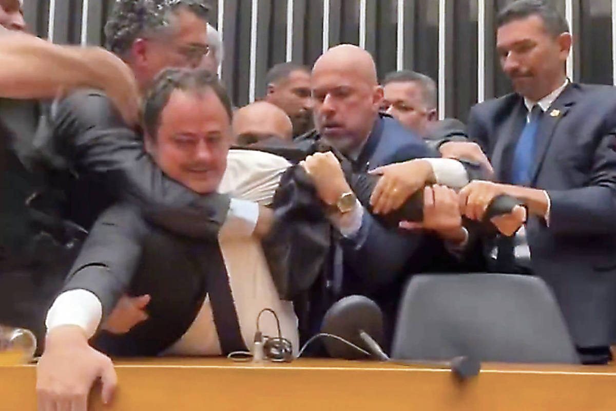 Motta Não Comenta Censura a Jornalistas em 10 de Dezembro de 2025