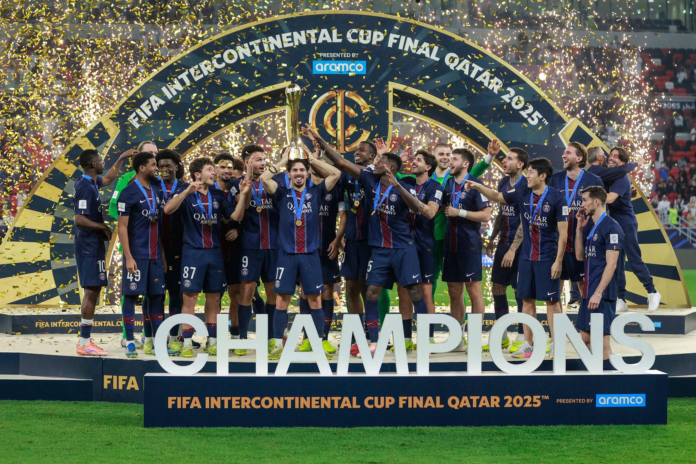 Paris celebra de forma discreta o sexto título do PSG em 2025 – 17/12/2025 – Esporte