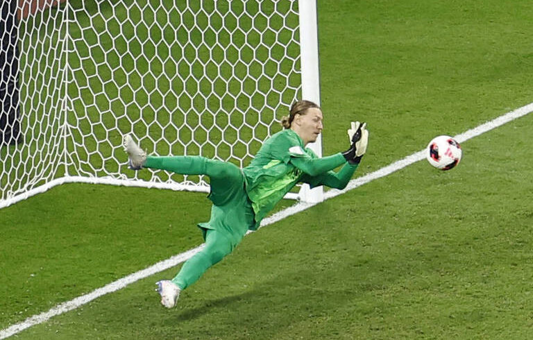 Safonov se destaca ao defender quatro pênaltis, repetindo feito icônico de Higuita – 17/12/2025 – O Mundo É uma Bola