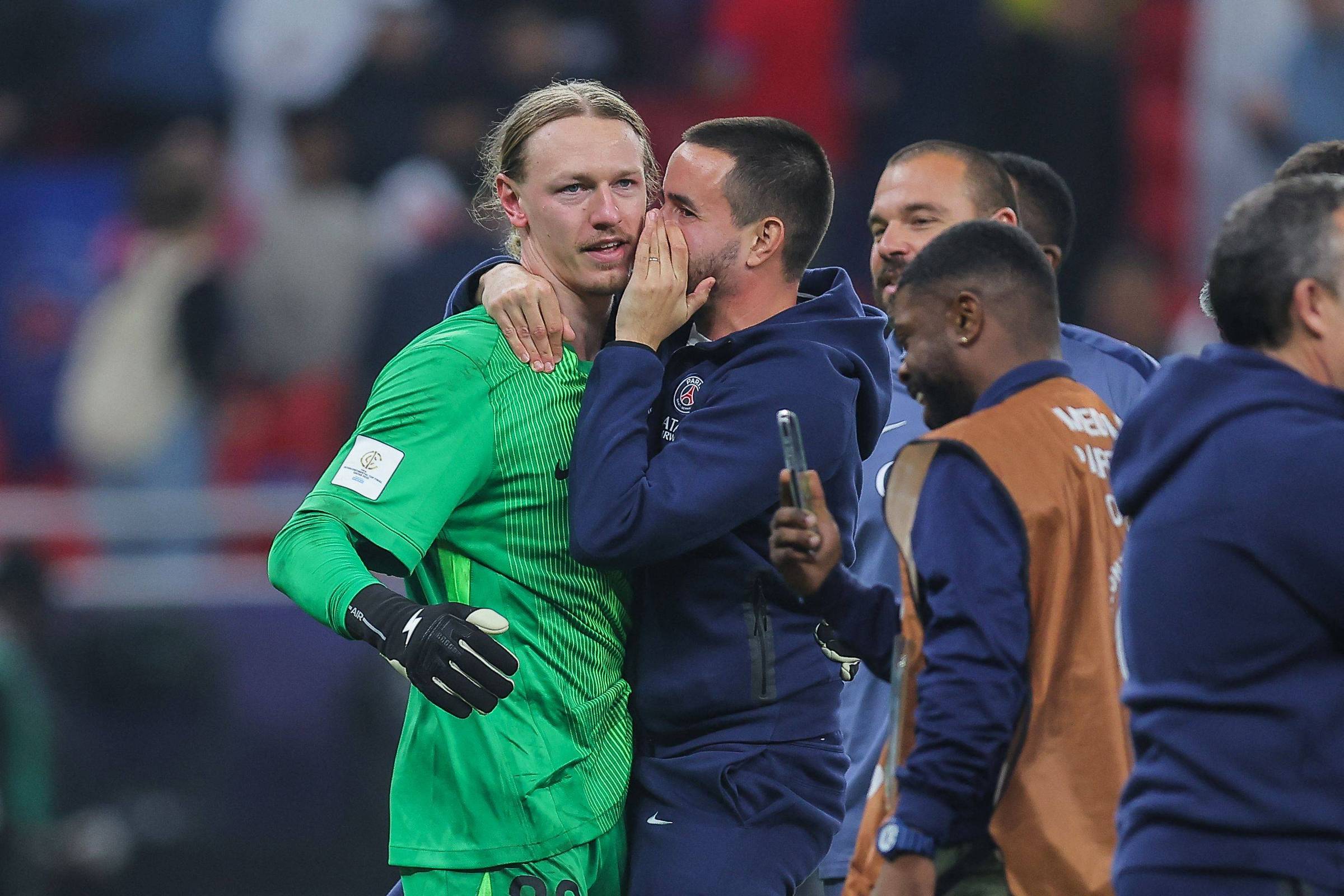 Goleiro do PSG se destaca em partida contra o Flamengo e vídeo viraliza – 18/12/2025 – Esporte