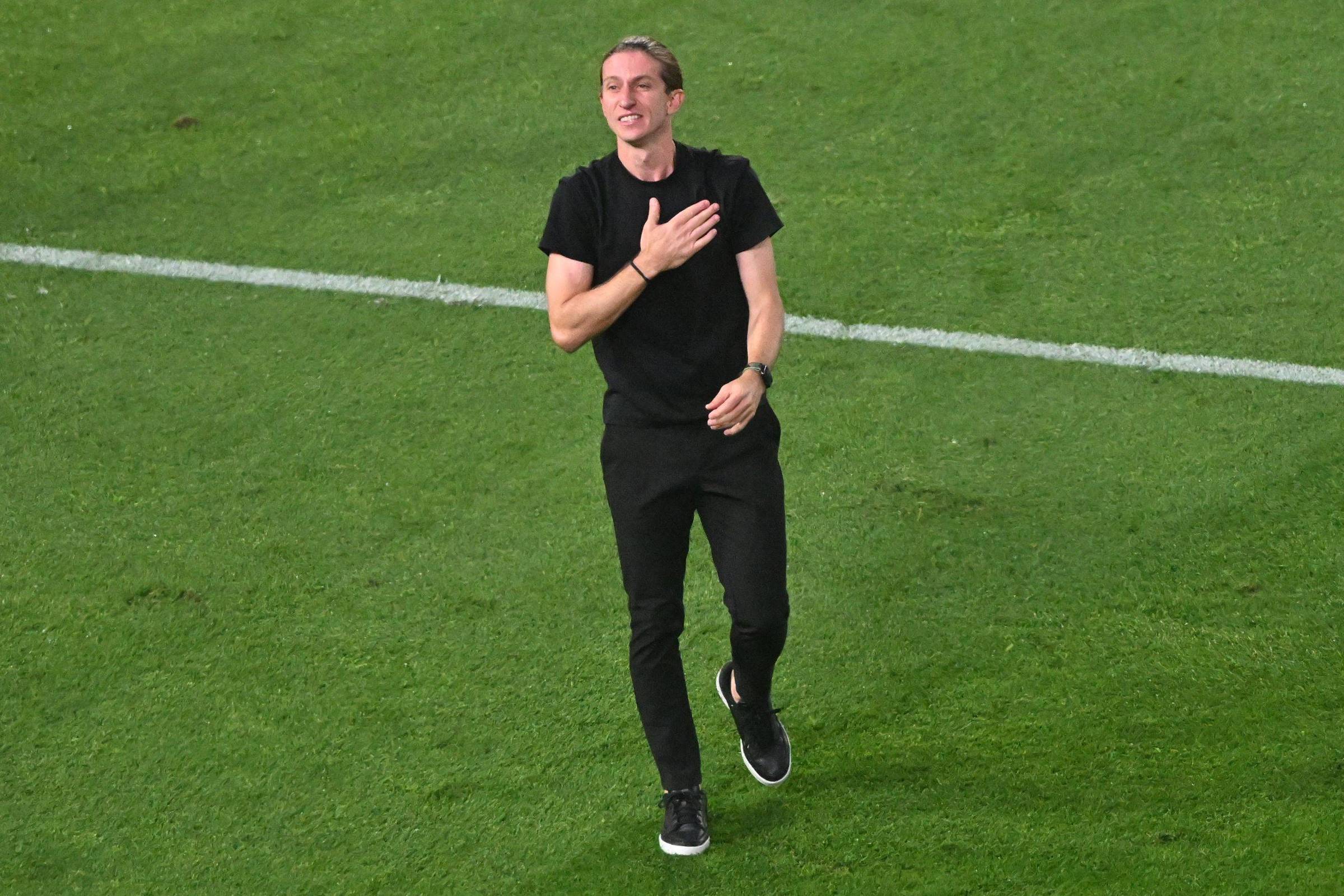 Filipe Luís renova contrato com o Flamengo até 2027