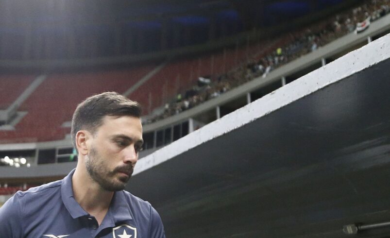 Botafogo comunica a saída do técnico italiano Davide Ancelotti do comando da equipe