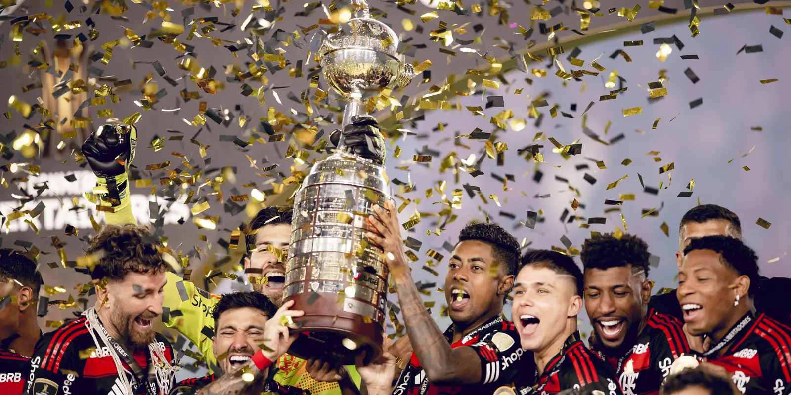 Retrospectiva: Flamengo se destaca no futebol masculino brasileiro em 2025