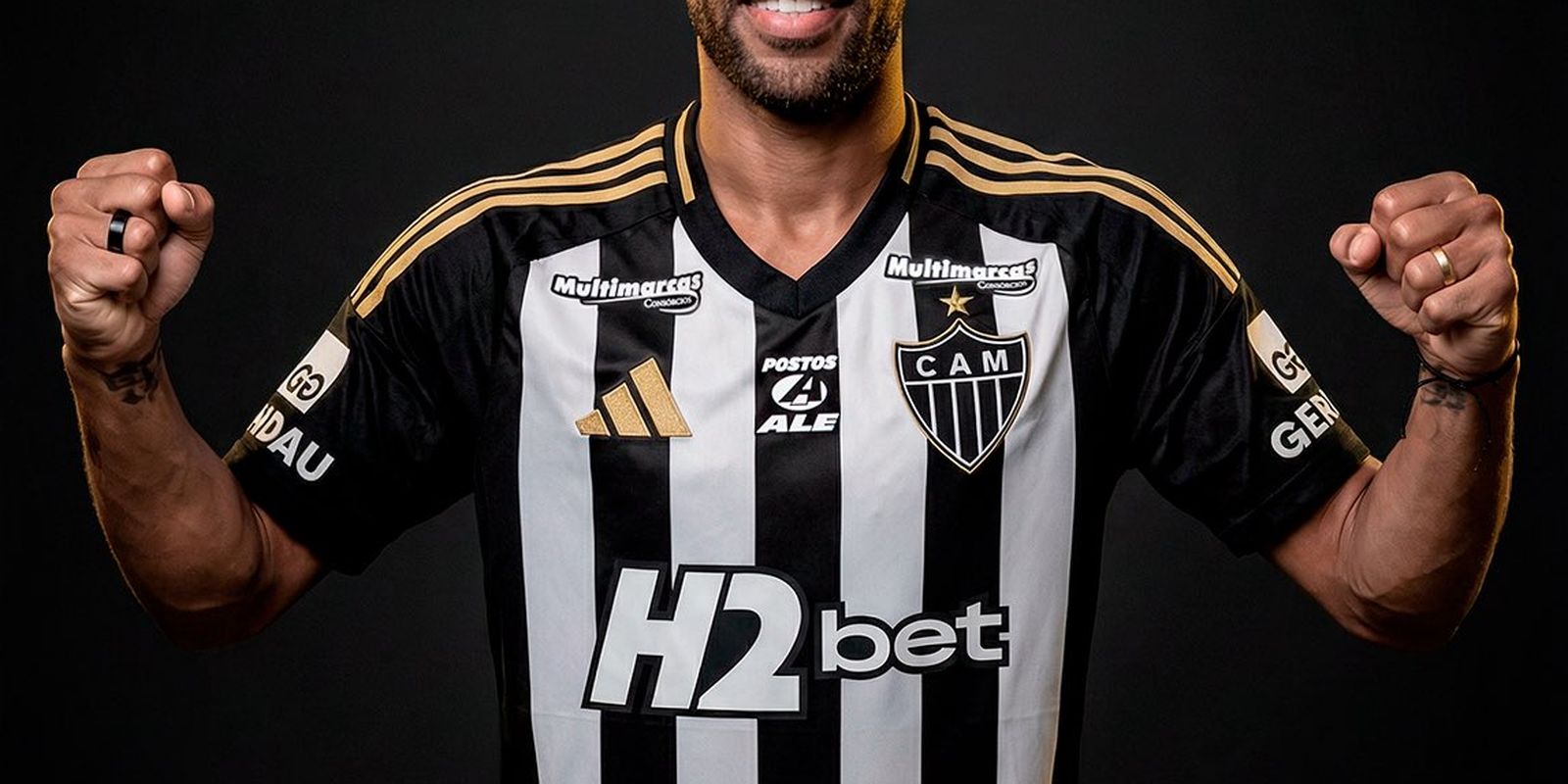 Atlético-MG confirma a contratação do lateral-esquerdo Renan Lodi