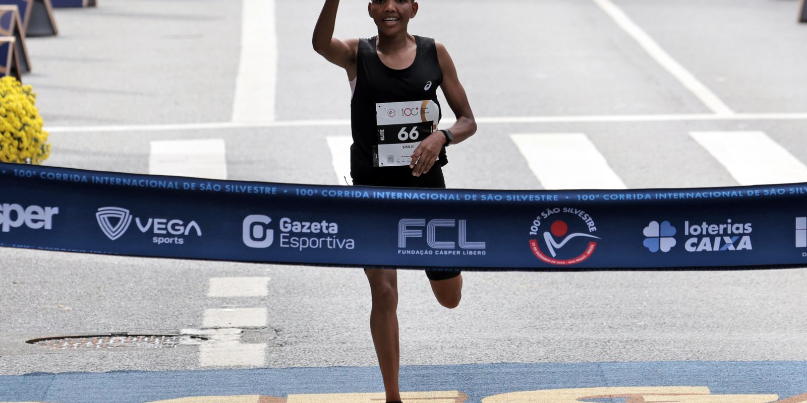 Atleta da Tanzânia conquista vitória na Corrida de São Silvestre, enquanto Nubia de Oliveira finaliza em 3º lugar.