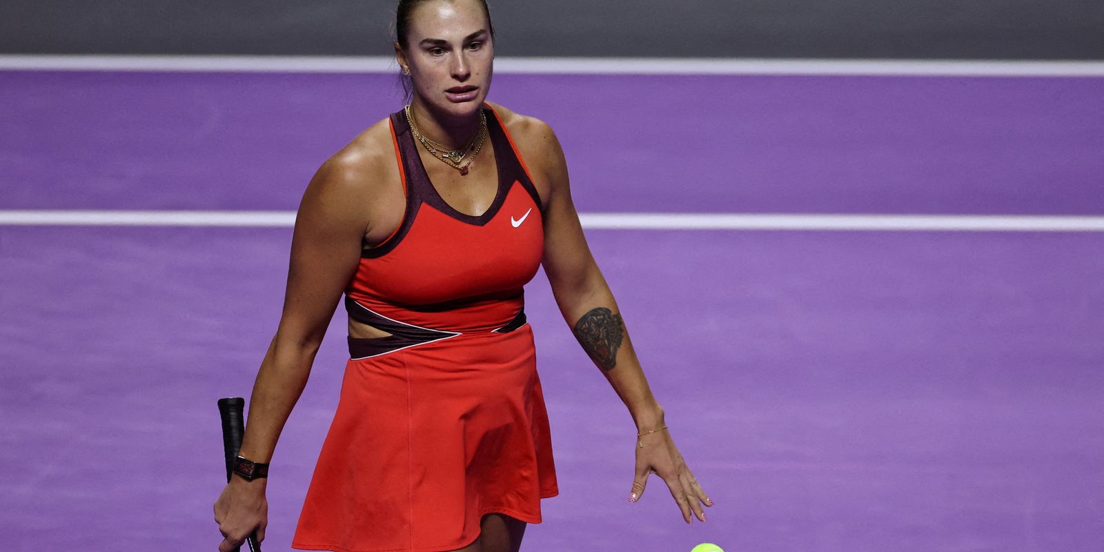 Sabalenka critica competição entre mulheres e atletas trans no esporte