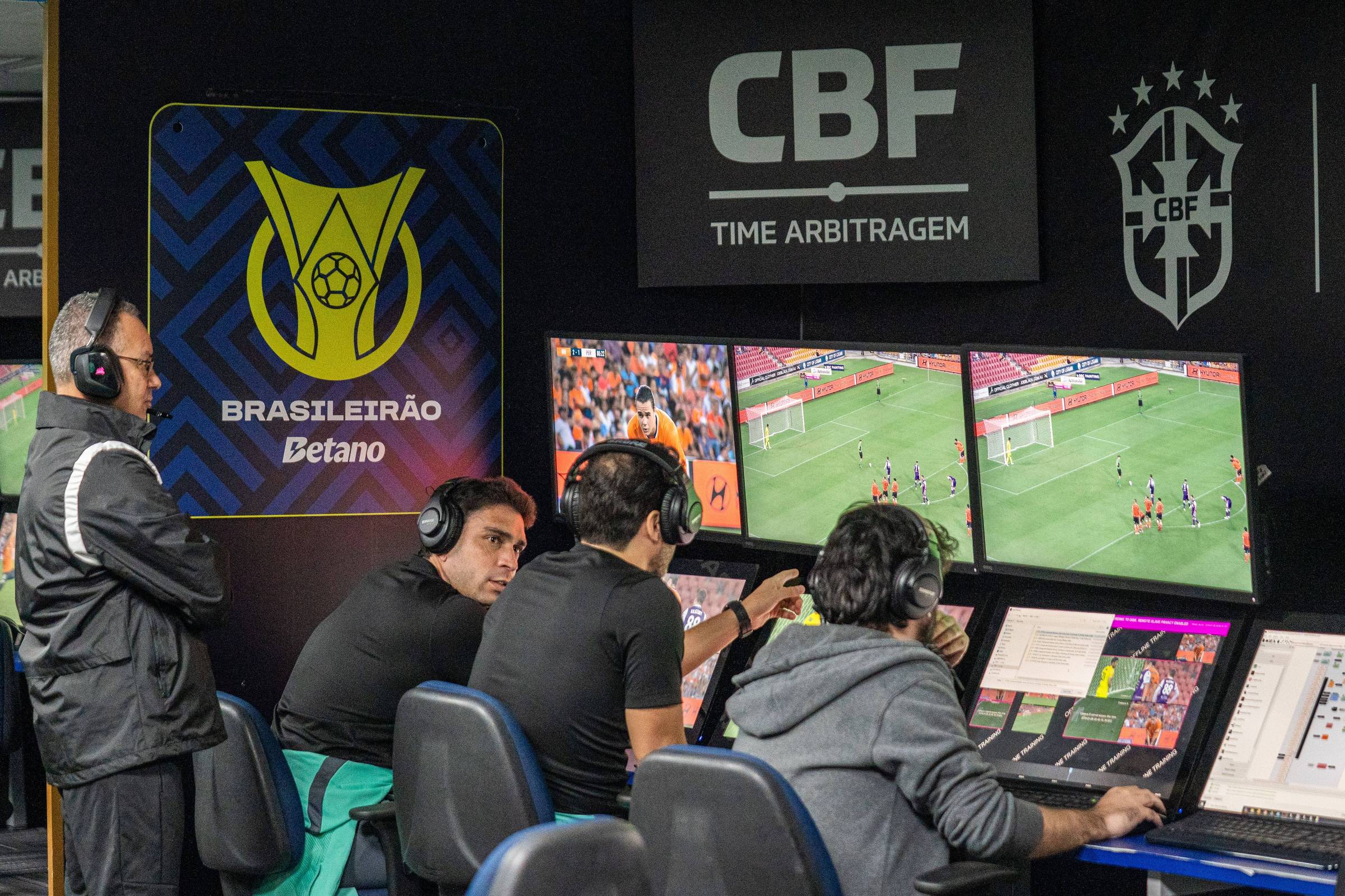 CBF forma equipe de árbitros profissionais para o Campeonato Brasileiro 2026