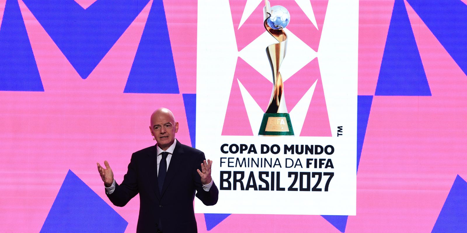 FIFA apresenta logo da Copa do Mundo Feminina de 2027 em evento no Rio de Janeiro