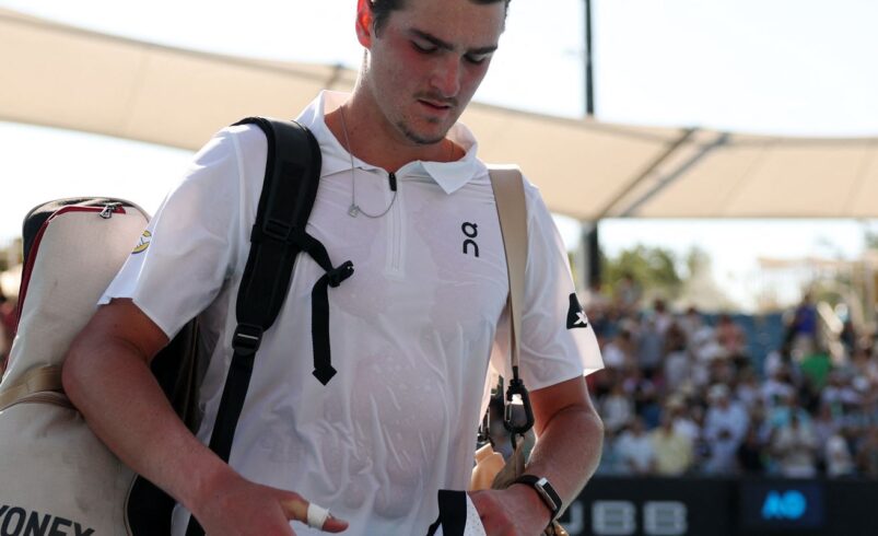 João Fonseca é eliminado na estreia do Aberto da Austrália após apresentar baixo desempenho