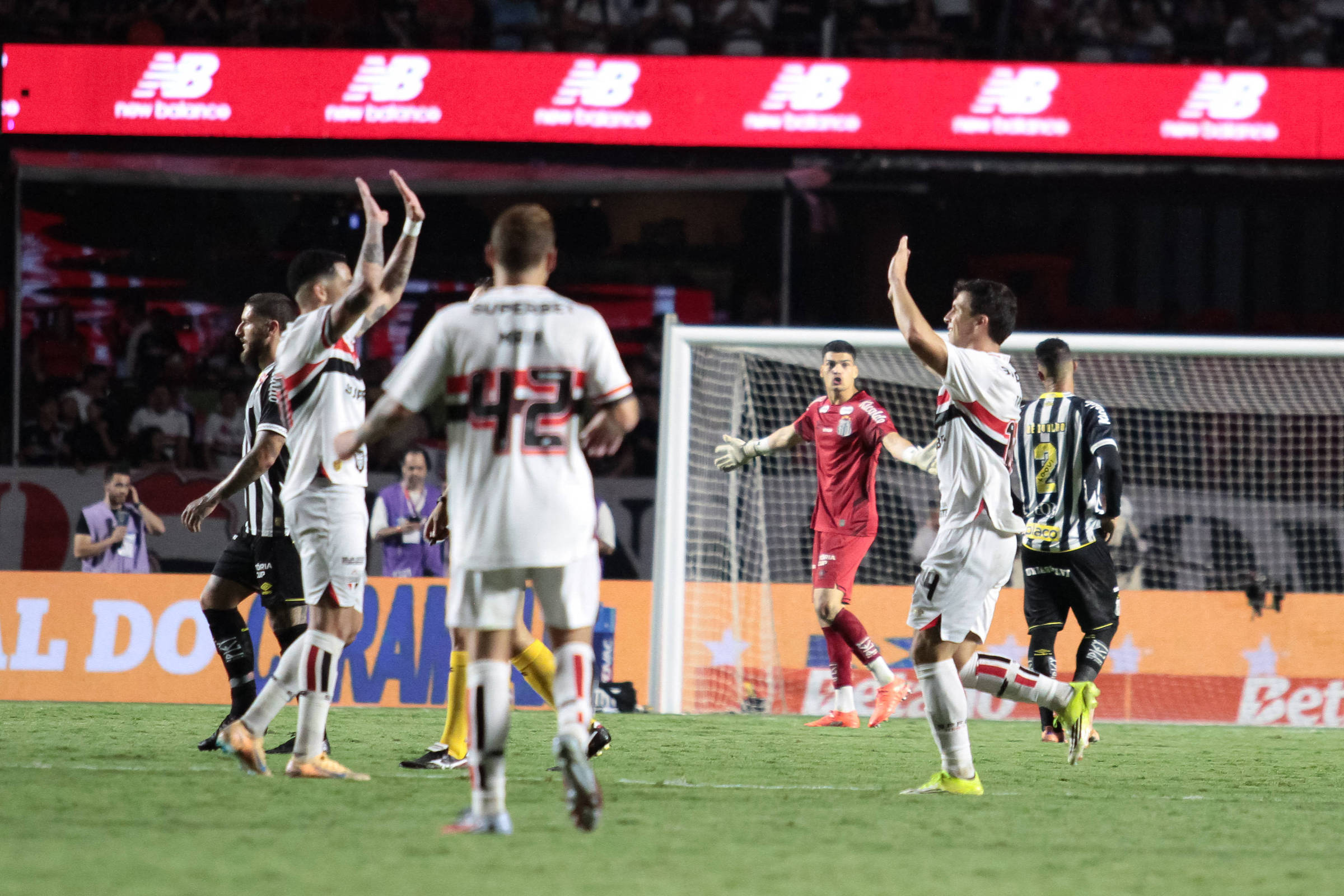São Paulo derrota Santos e se distancia da zona de rebaixamento no Campeonato Brasileiro – 31/01/2026