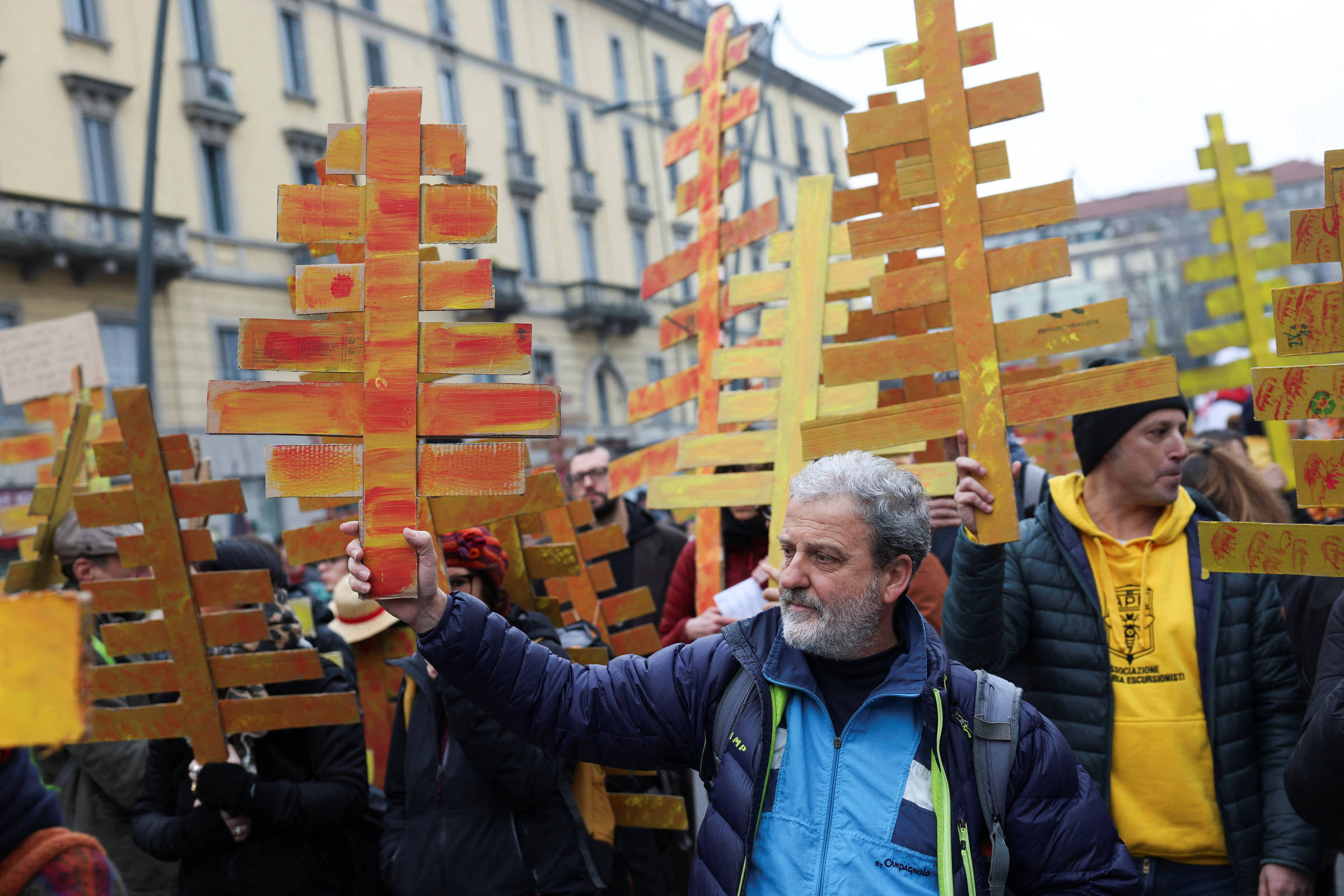 Milhares se mobilizam em Milão contra os Jogos de Inverno de 2026