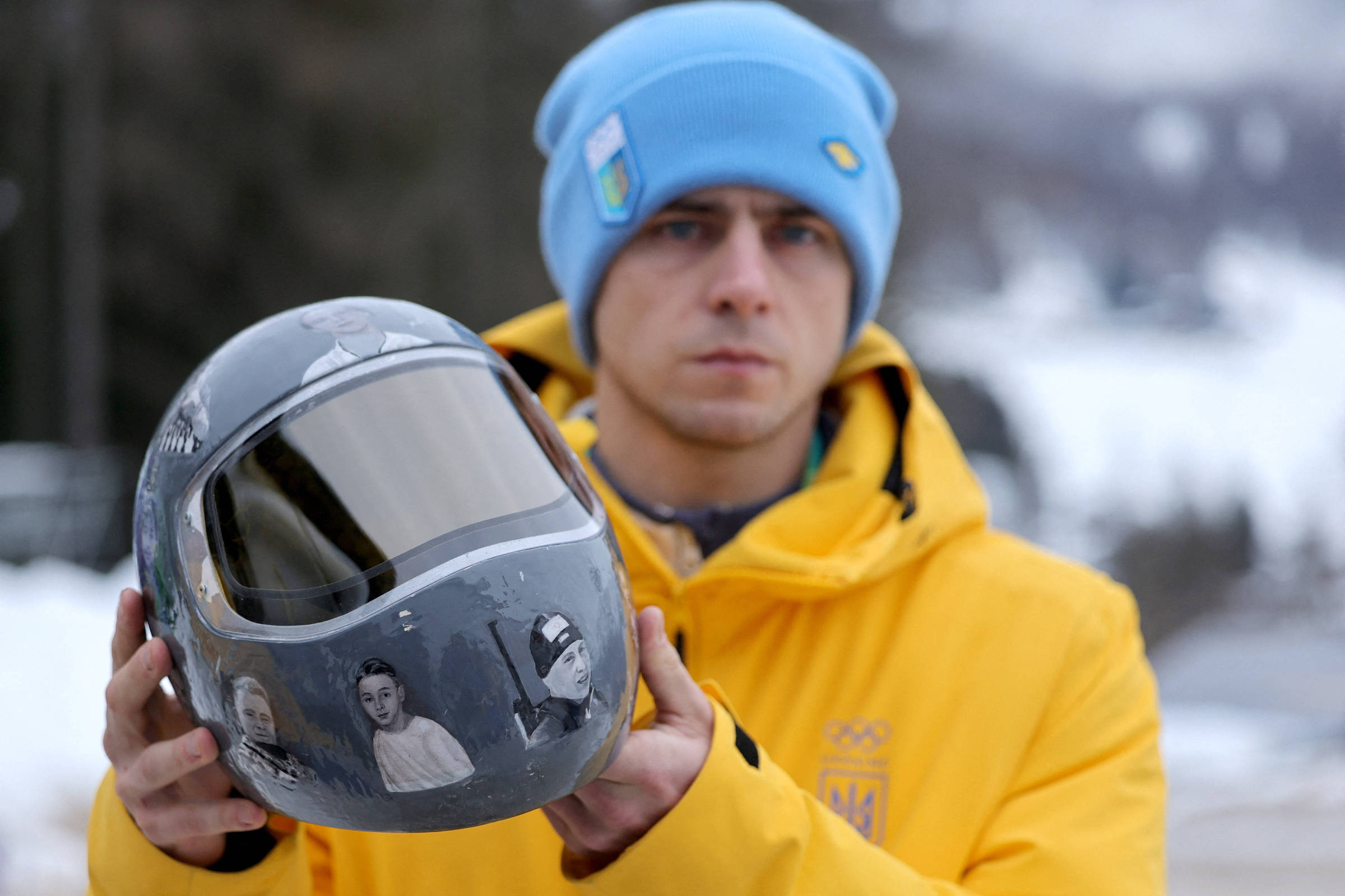 Atleta ucraniano é desclassificado após homenagem a vítimas da guerra – 12/02/2026 – Esporte