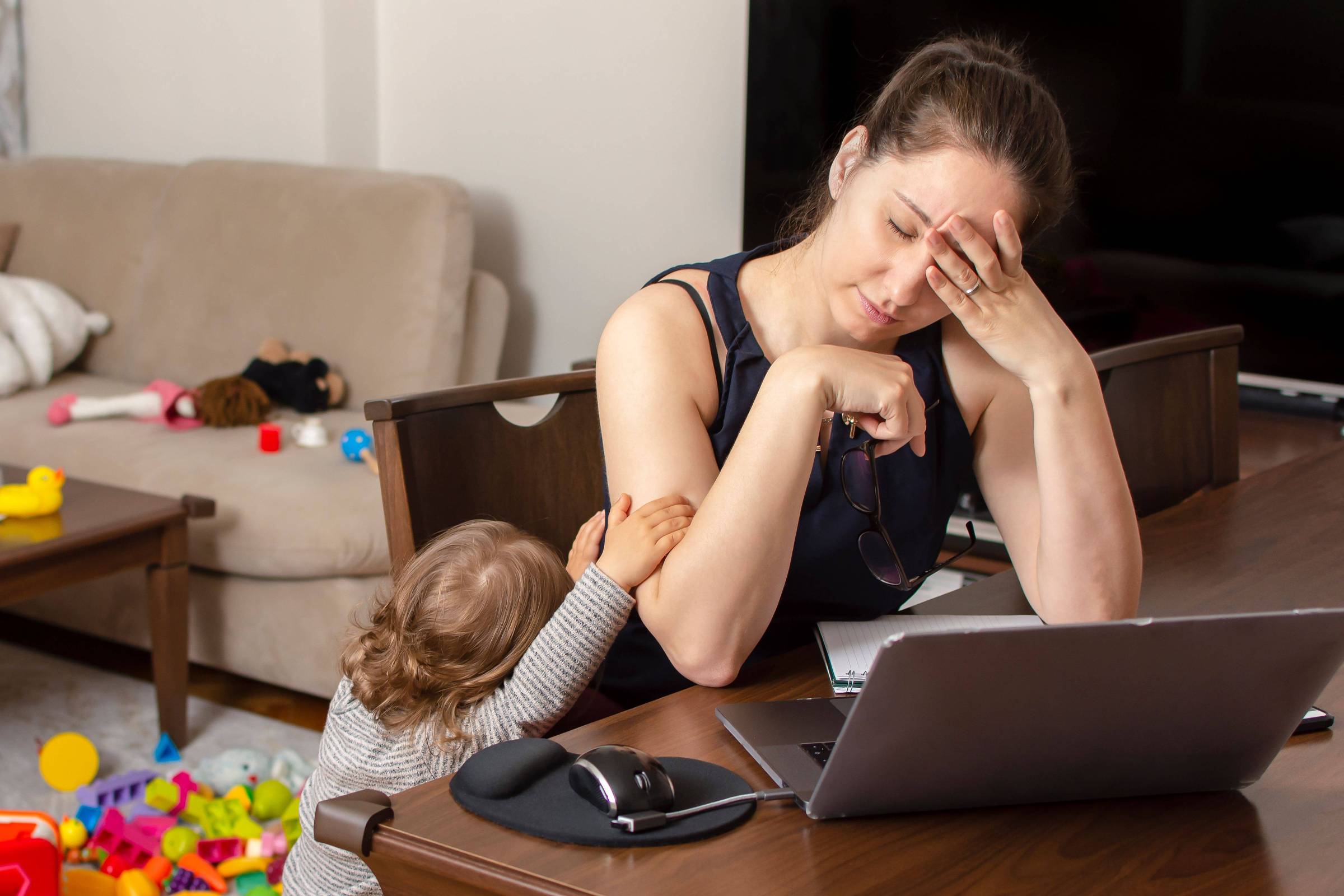 Impacto do Home Office nas Decisões de Maternidade e Paternidade em 2026