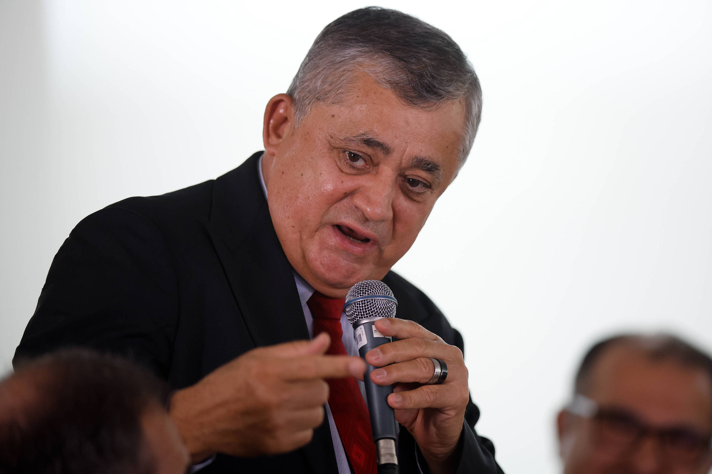 Guimarães Apresenta-se como Alternativa a Boulos no Planalto para Lula – 14/04/2026 – Política