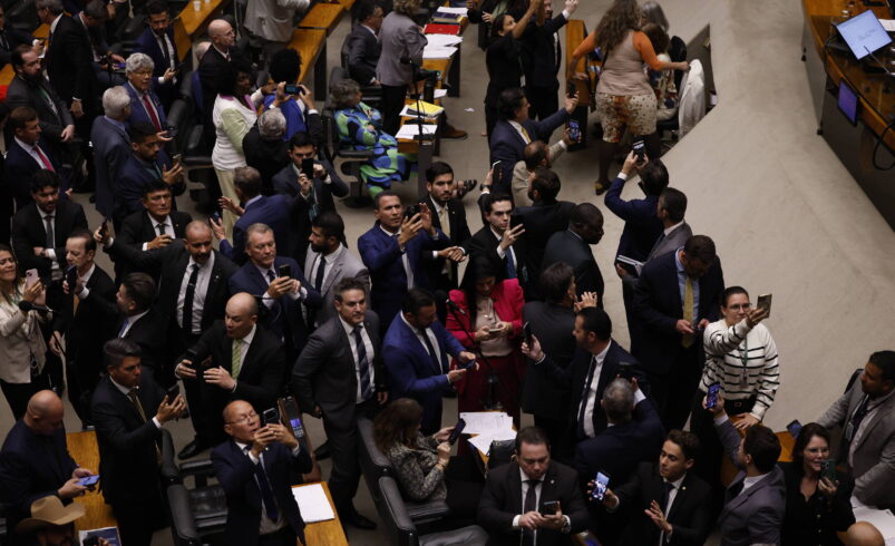 Câmara dos Deputados avança com Projeto de Lei que une Dosimetria e Lei Antifacção – 28/04/2026 – Política