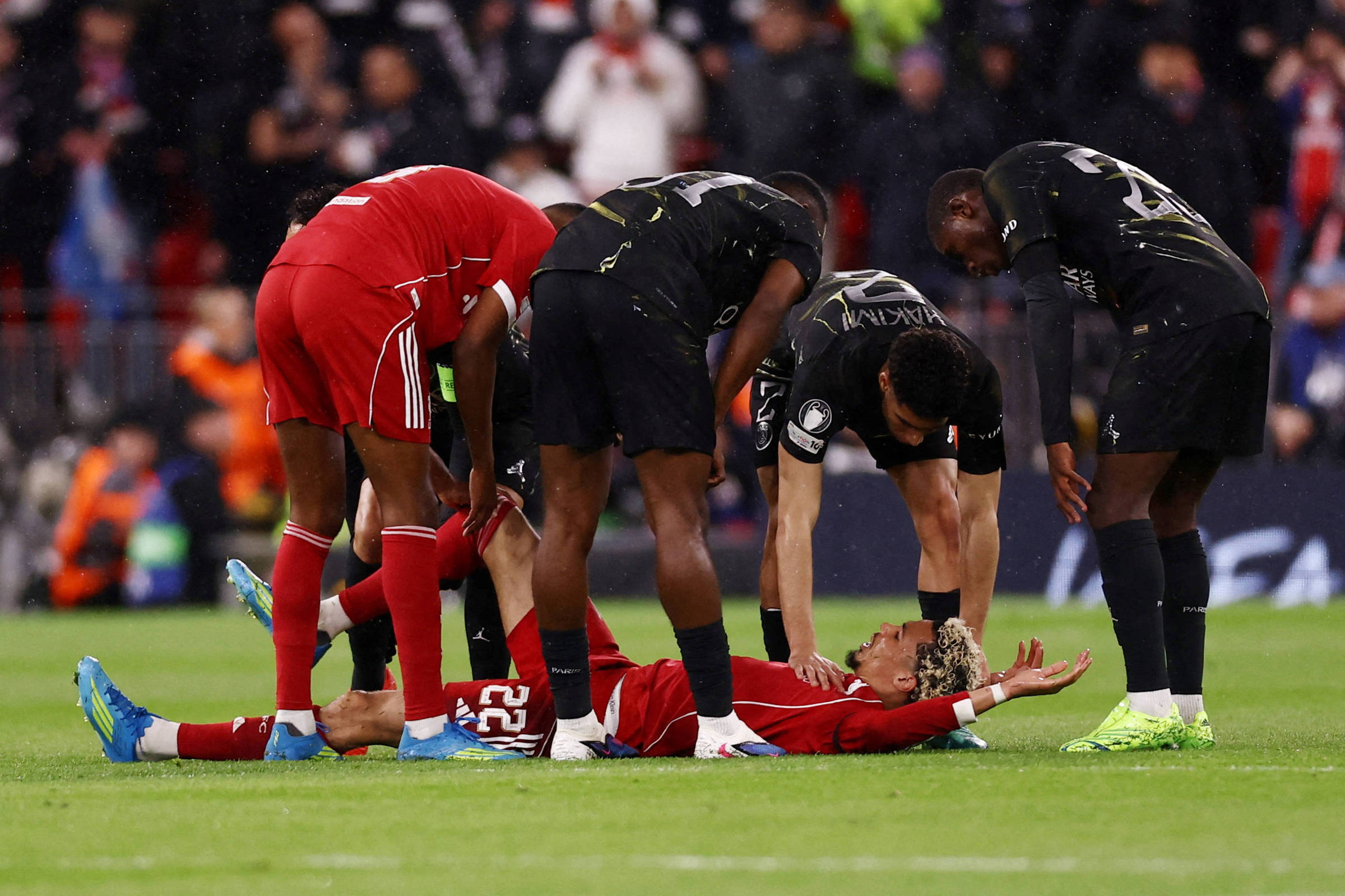 Liverpool confirma lesão no tendão de Aquiles do atacante Ekitiké – 16/04/2026 – Esporte