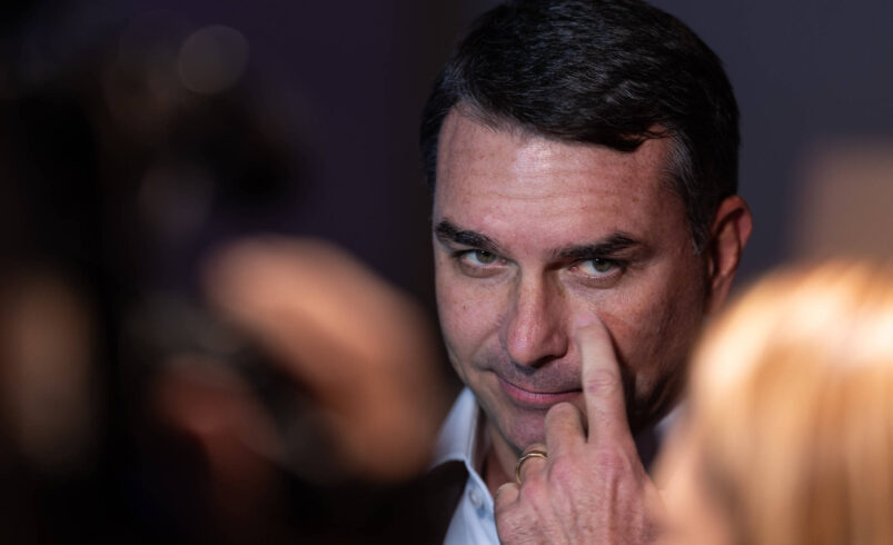 Campanha de Flávio batiza presidente como ‘pai do Lulinha’ em contexto político – 03/05/2026