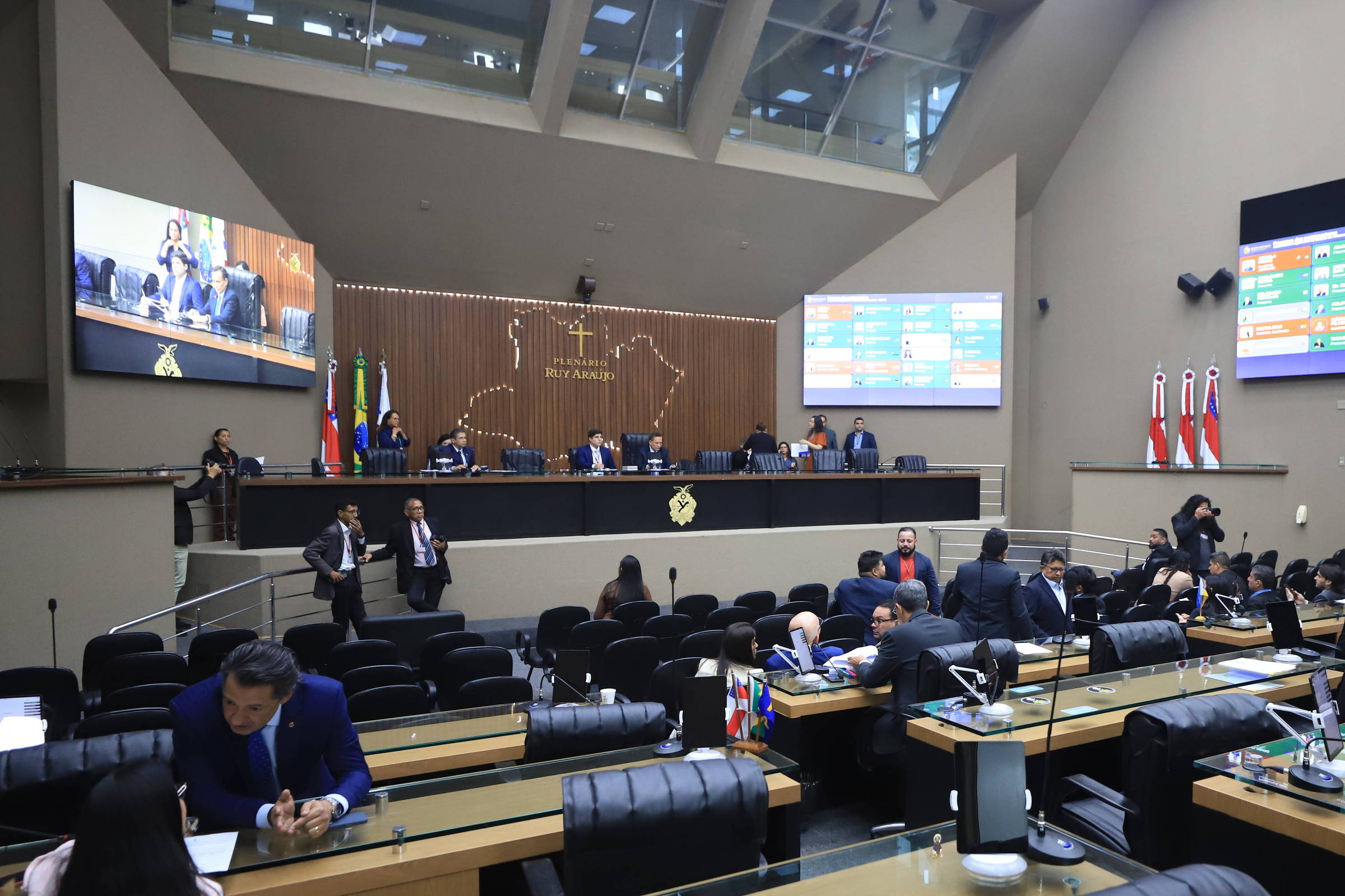 Amazonas Define Governador Interino e Complica Cenário Sucessório – 03/05/2026 – Política