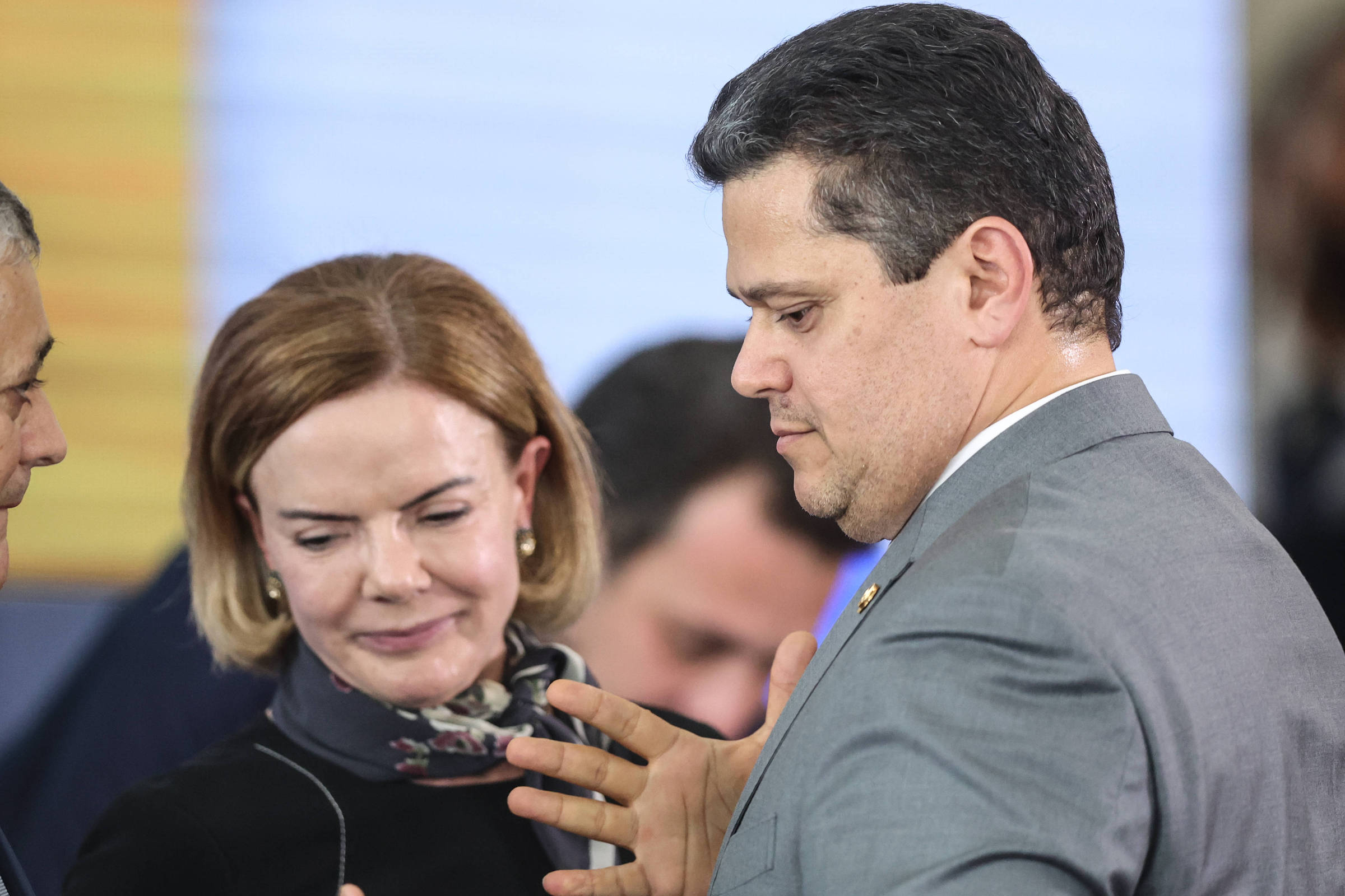 Gleisi Hoffmann menciona Davi Alcolumbre e se refere a ‘inimigo dentro de casa’ em contexto político – 05/05/2026