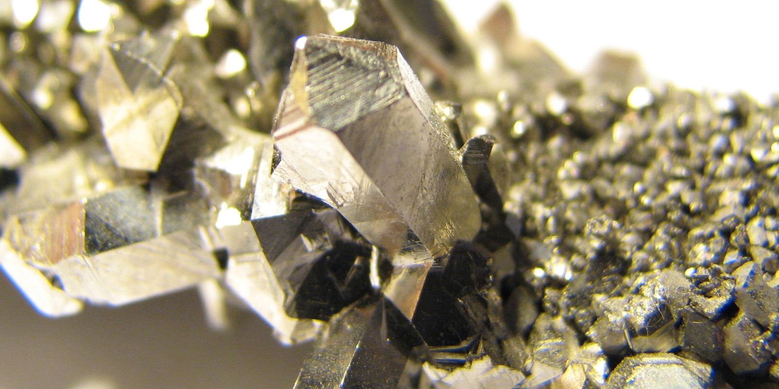 Especialista aponta “vazio estratégico” do Brasil em minerais críticos essenciais para a política industrial e tecnológica