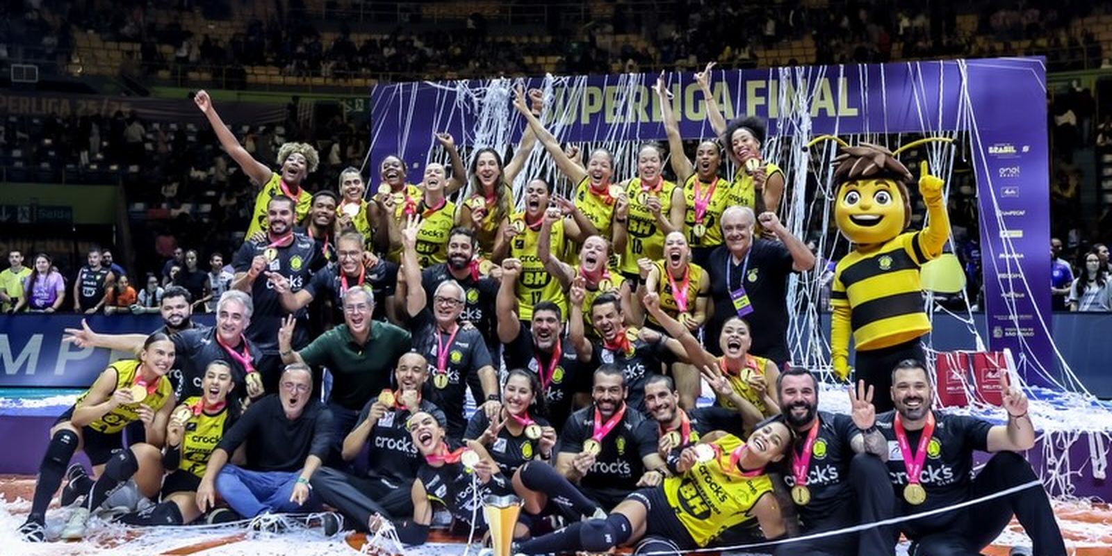 Praia Clube conquista título da Superliga Feminina de Vôlei ao vencer Minas