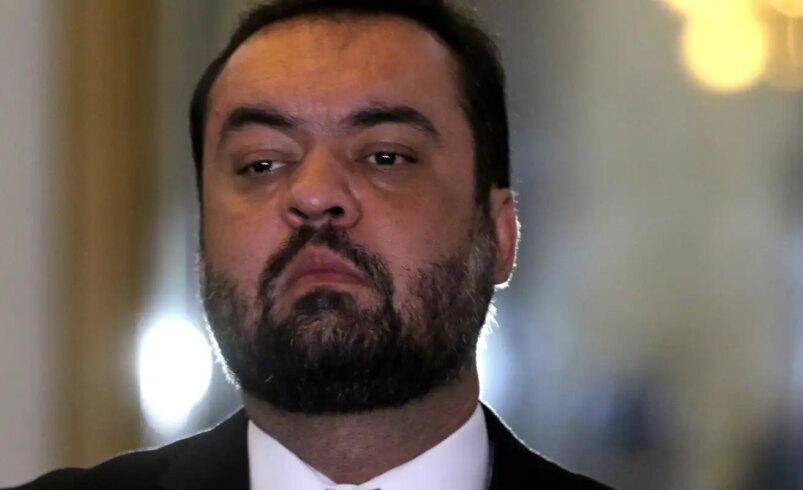Castro Retira Candidatura ao Senado em Meio a Investigações da PF