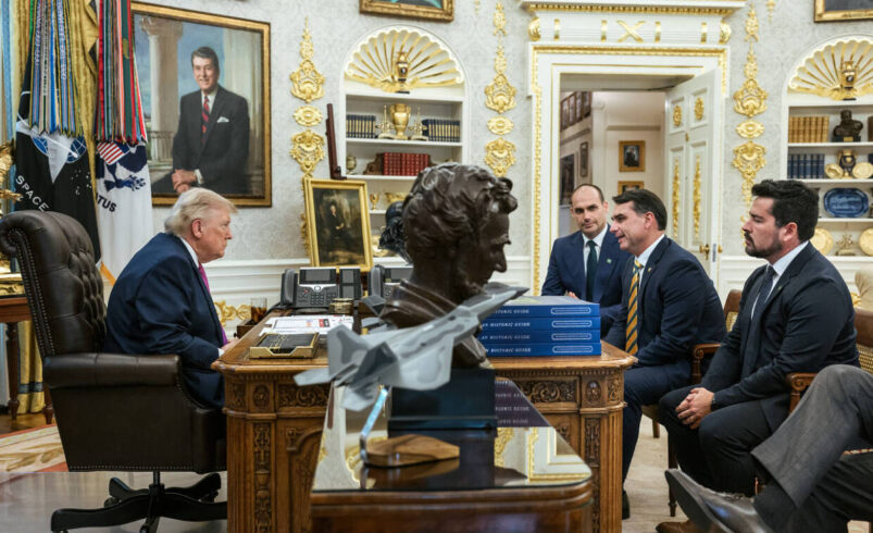 Trump elogia Flávio Bolsonaro em postagem nas redes sociais como ‘jovem esperto’ – 02/06/2026 – Política Brasil