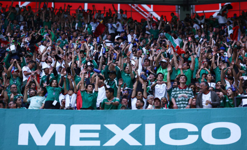 Copa do Mundo: Torcedores mexicanos cantam música homofóbica no Estádio Azteca – 25/06/2026 – Esporte