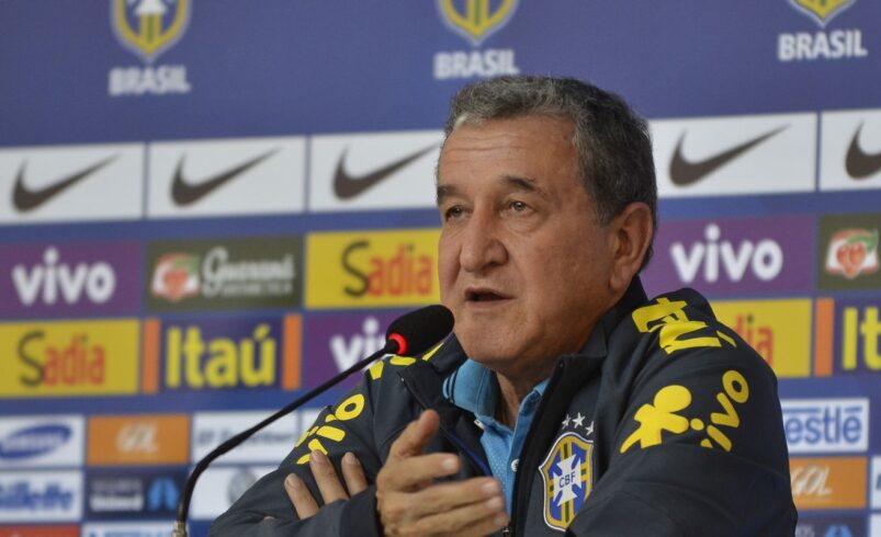 Parreira, técnico do tetracampeonato, apresenta melhora, mas continua internado na UTI