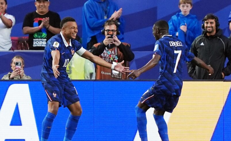 França de Mbappé vence Iraque após interrupção por chuva em amistoso